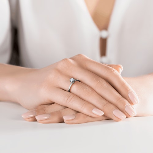 Pierścionek zaręczynowy The Journey: czarne złoto, diament